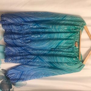 Very confortable white blue and green blouse